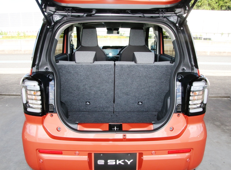 スズキ e スカイ(SKY) 荷室