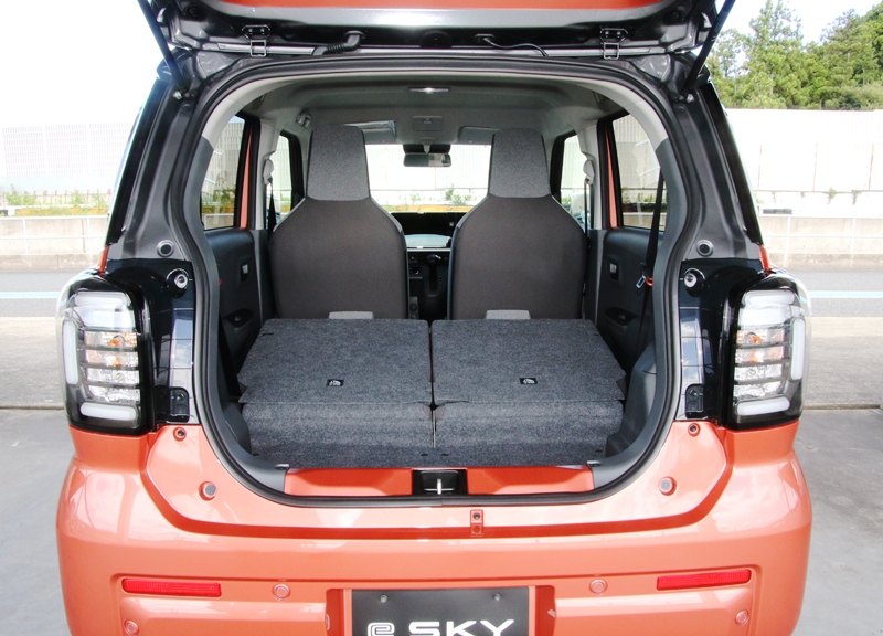 スズキ e スカイ(SKY) 荷室