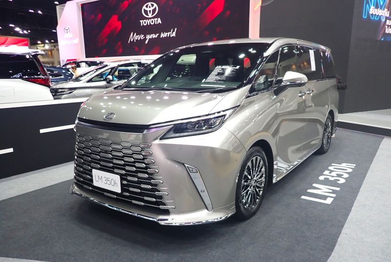 LBXがタイでは、約1,200万円!? タイでは超高級車のレクサス レク...