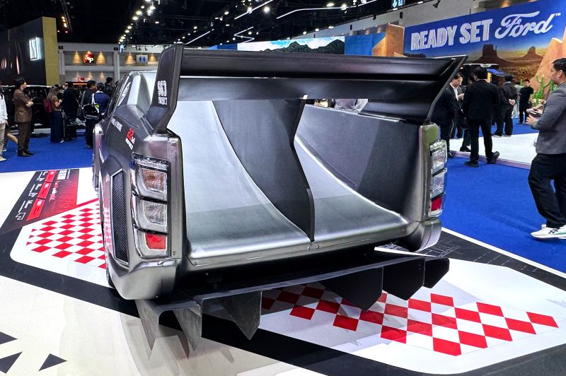 いすゞ D-MAX「いすゞ チャレンジ タイランド」仕様 リヤスタイル