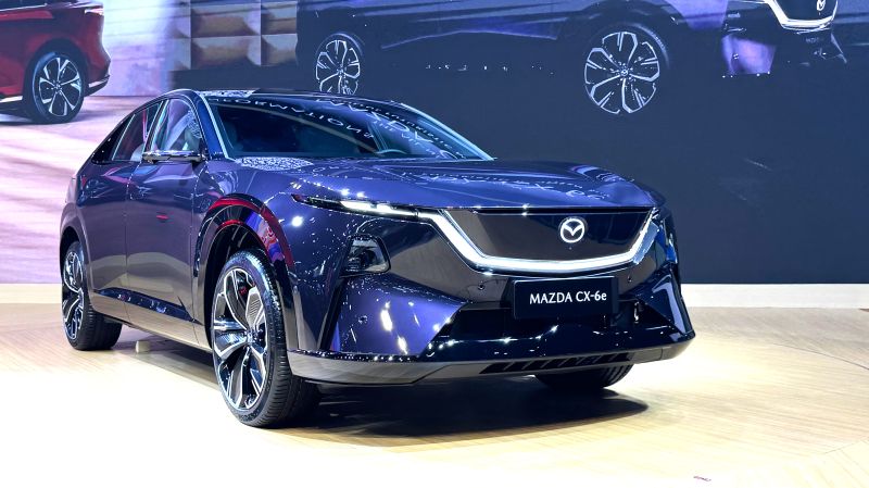 マツダCX-6e フロントスタイル